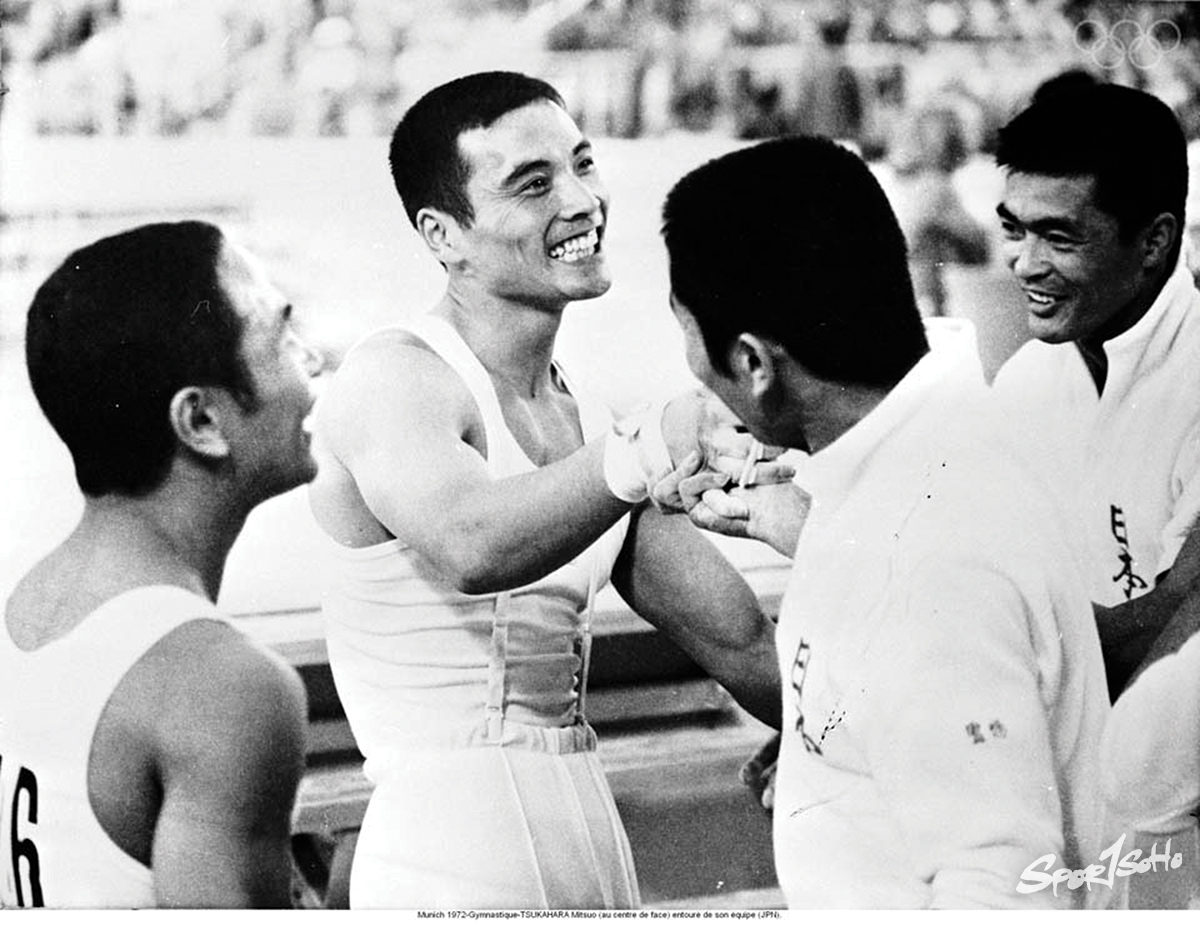 塚原光男在1972年的慕尼黑奧運中首次表演「塚原跳」，更奪得金牌，隊友圍繞他恭賀。「塚原跳」又被日本人命名為「月面空翻」，認為這就像登月般有著劃時代的意義。